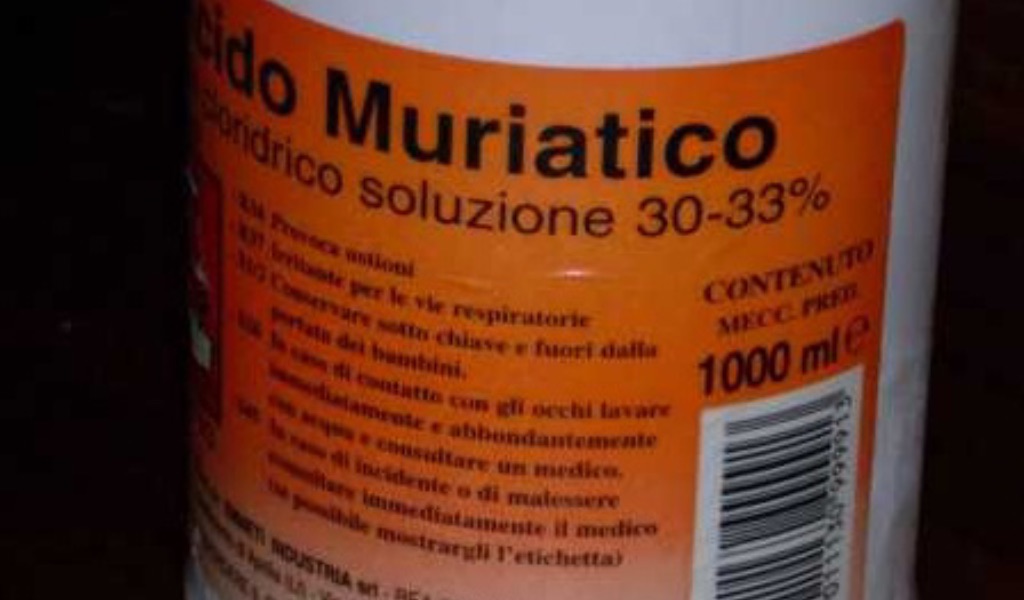 Beve acido e muore, giovedì il funerale