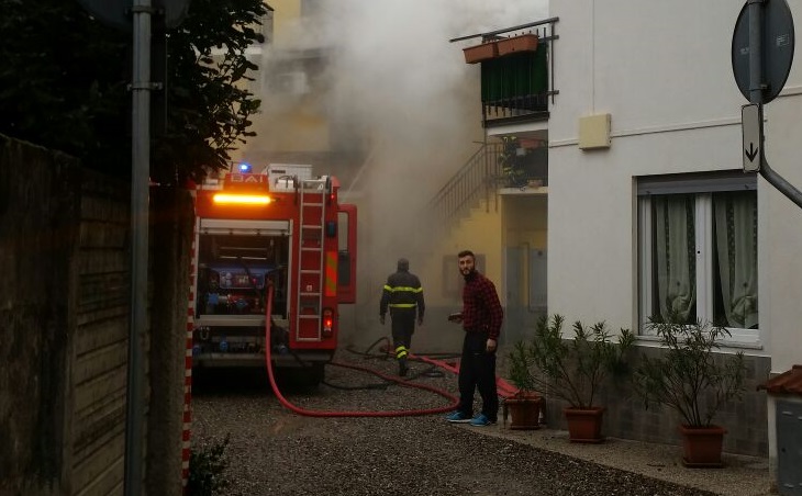 Incendio in casa a Pogliano Milanese VIDEO