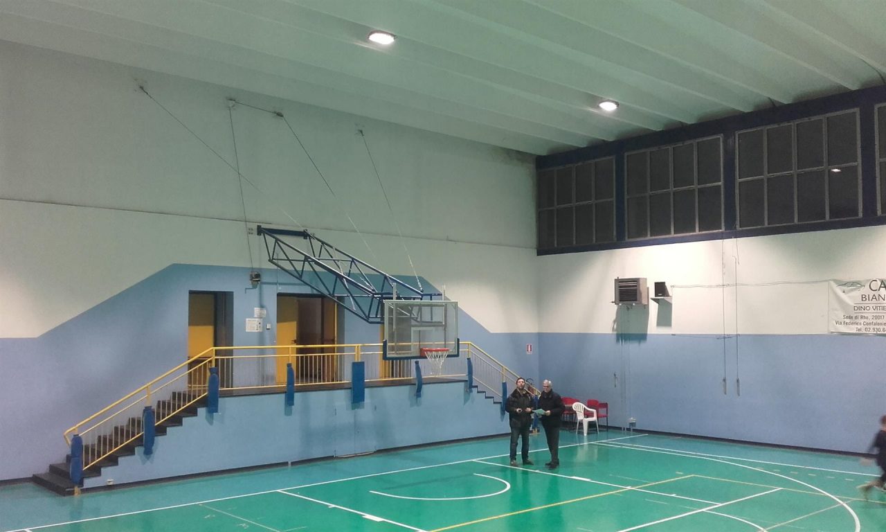 Nuova luce nella palestra di via Verbania a Lucernate