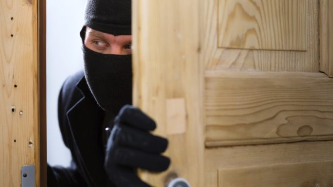 Tentato furto a Cuggiono, ma l’anziana lo scopre