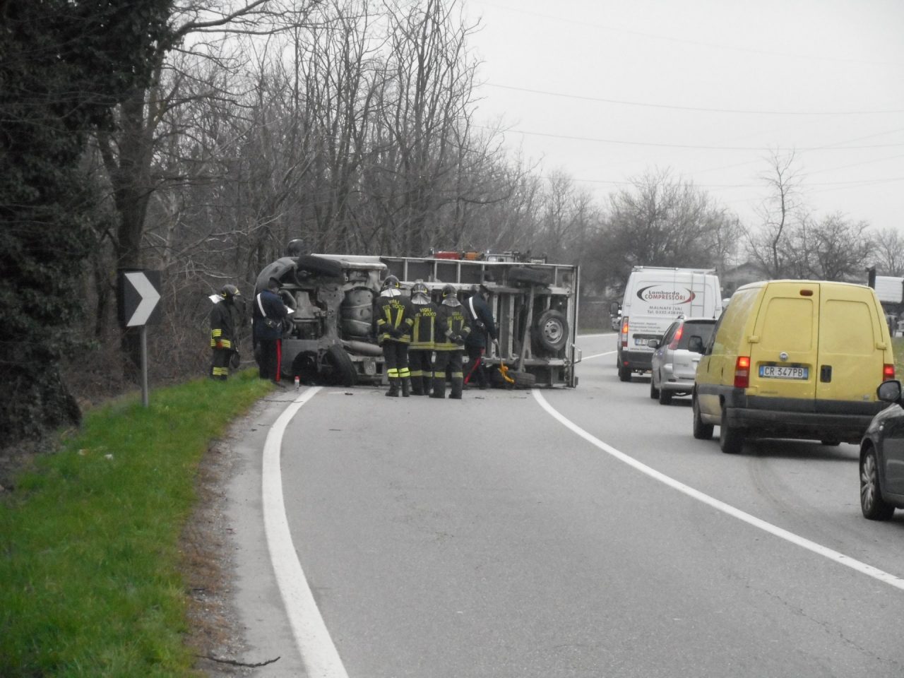 Incidente sulla Sp19 a Gorla Minore: furgone si rovescia