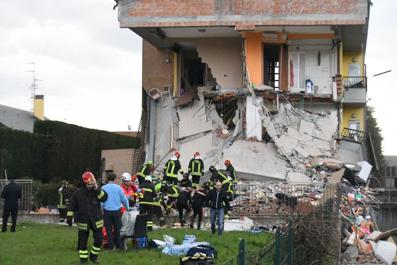 Esplode casa, quattro persone ancora in pericolo di vita