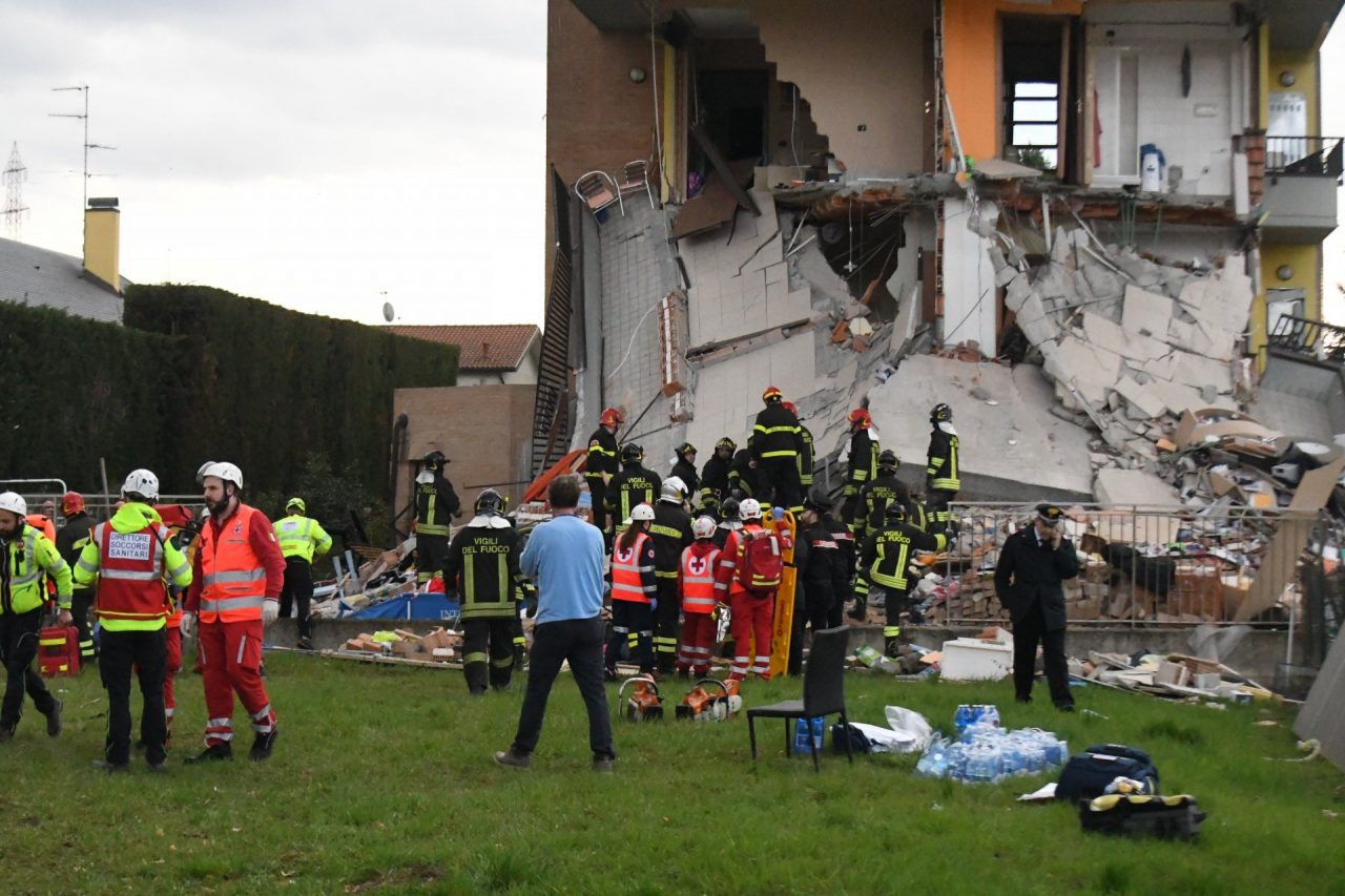 Esplode casa a Rescaldina: nove persone in ospedale, due gravi