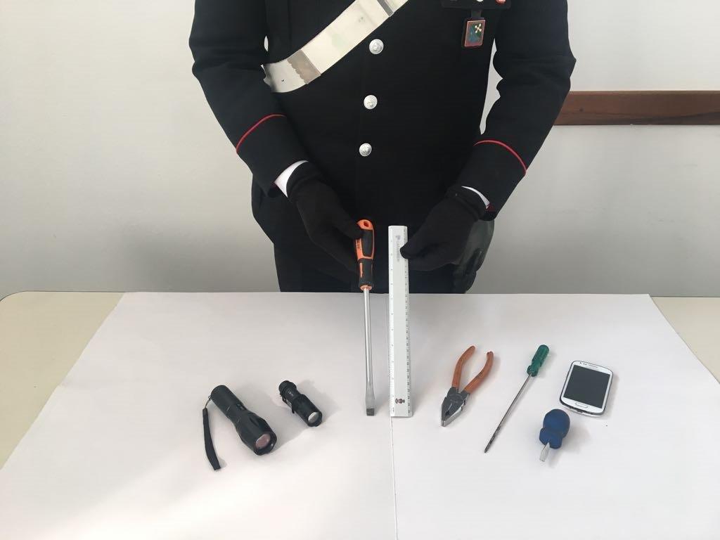 Sventato furto in una villetta: arrestati