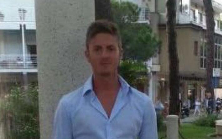 Il rosario per il giovane Carlo, morto nell’incidente