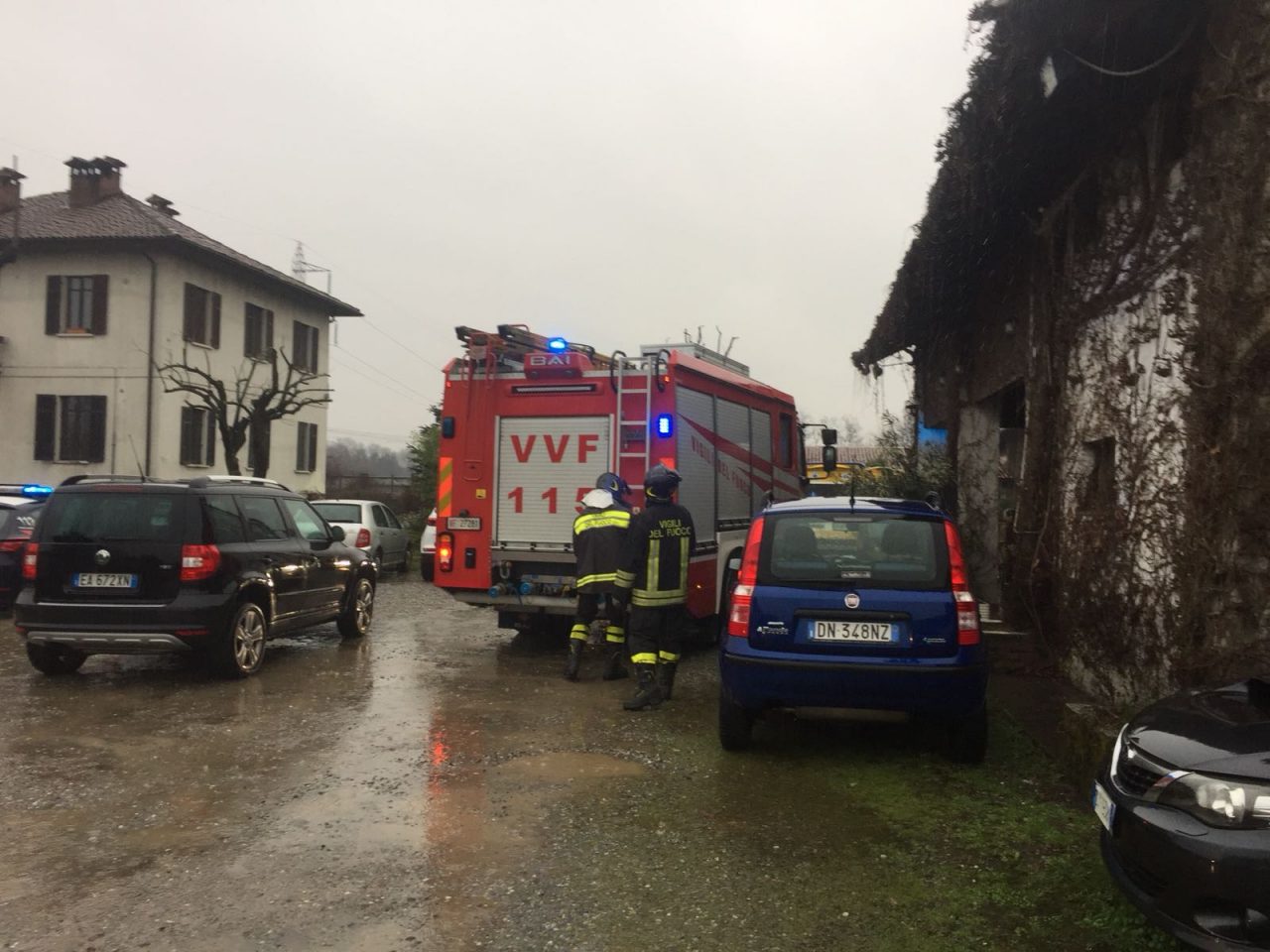 Paura a Cascina Carla, intonaco e calcinacci crollano sui commensali FOTO