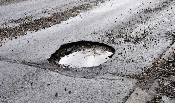 Buche Codacons tuona, ecco cosa fare se l’auto subisce un danno