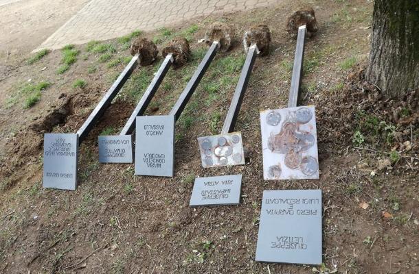 Vandalismi, ancora nel mirino le targhe dedicate a Falcone e Borsellino