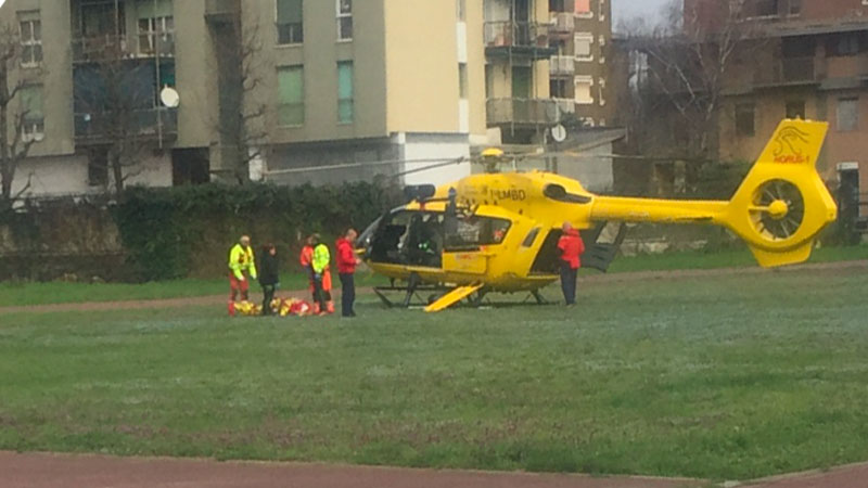 Perde il controllo dell’auto e finisce fuori strada: i due feriti sono di Settimo Milanese