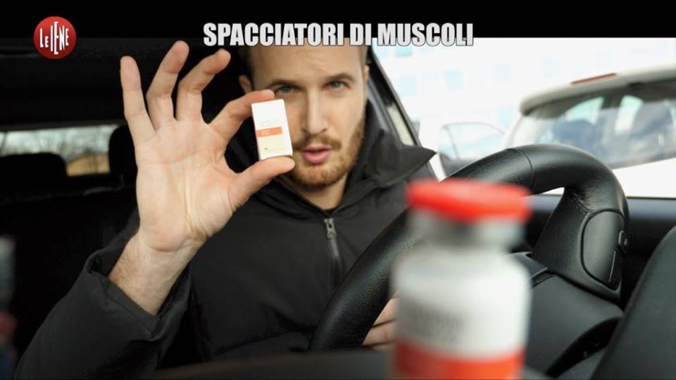Alessandro diventa una iena a suon di scoop