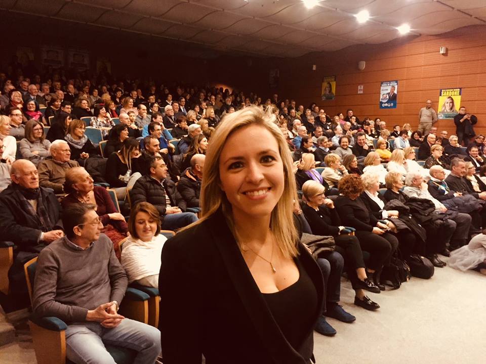 Europarlamentare leghista in biblioteca: “Campagna elettorale”