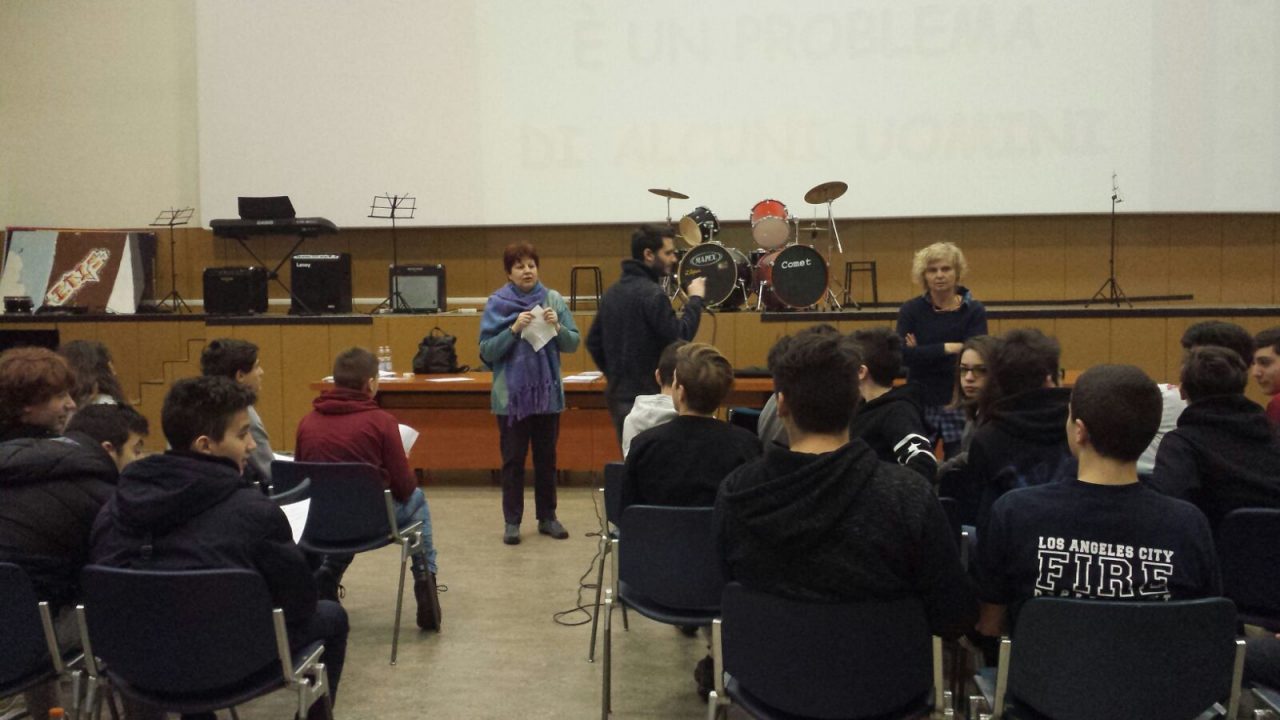 Stop alla violenza sulle donne: 500 alunni a lezione
