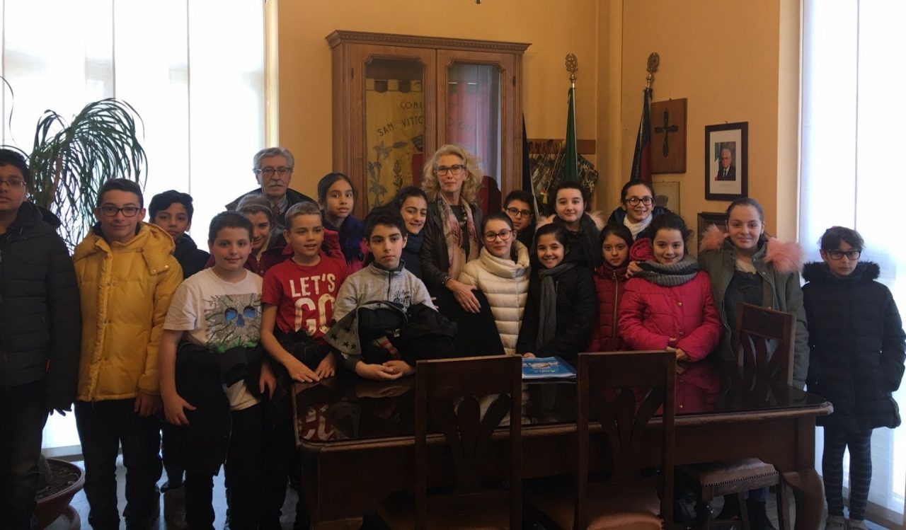 Bimbi a lezione in municipio