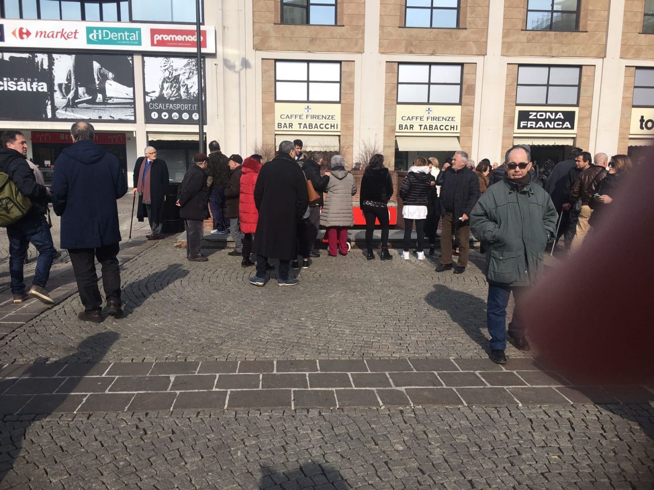 Rientrato l’allarme bomba in un centro commerciale a Varese FOTO