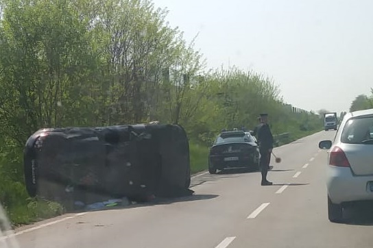 Auto si ribalta tra Arluno e Pregnana