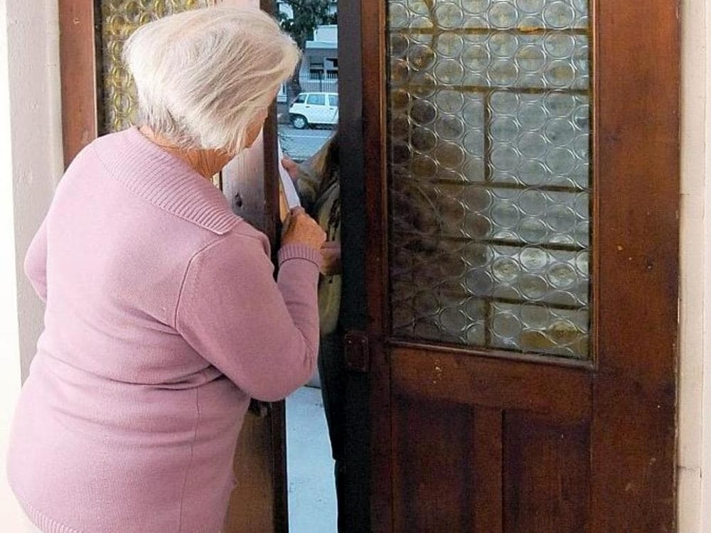 Nerviano, i vigili: “Ecco come mettere ko i truffatori”