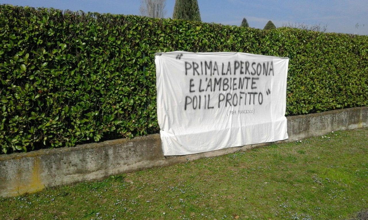 Il Comitato No Porcilaia sbarca al mercato di Cuggiono