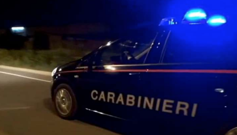 Tenta la fuga e si oppone ai Carabinieri: denunciato un pusher