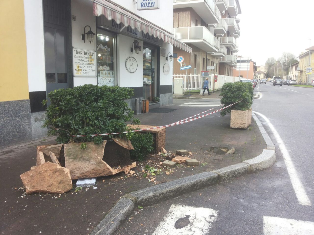 Scontro tra due automobili nel centro storico di Magenta