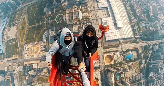 Shenzhen-China-shenzhen-tower-video-da-brividi-shanghai-tower-selfie21