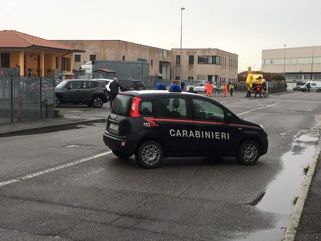 Sparatoria in azienda nel Bresciano: dopo due omicidi il killer si sarebbe tolto la vita