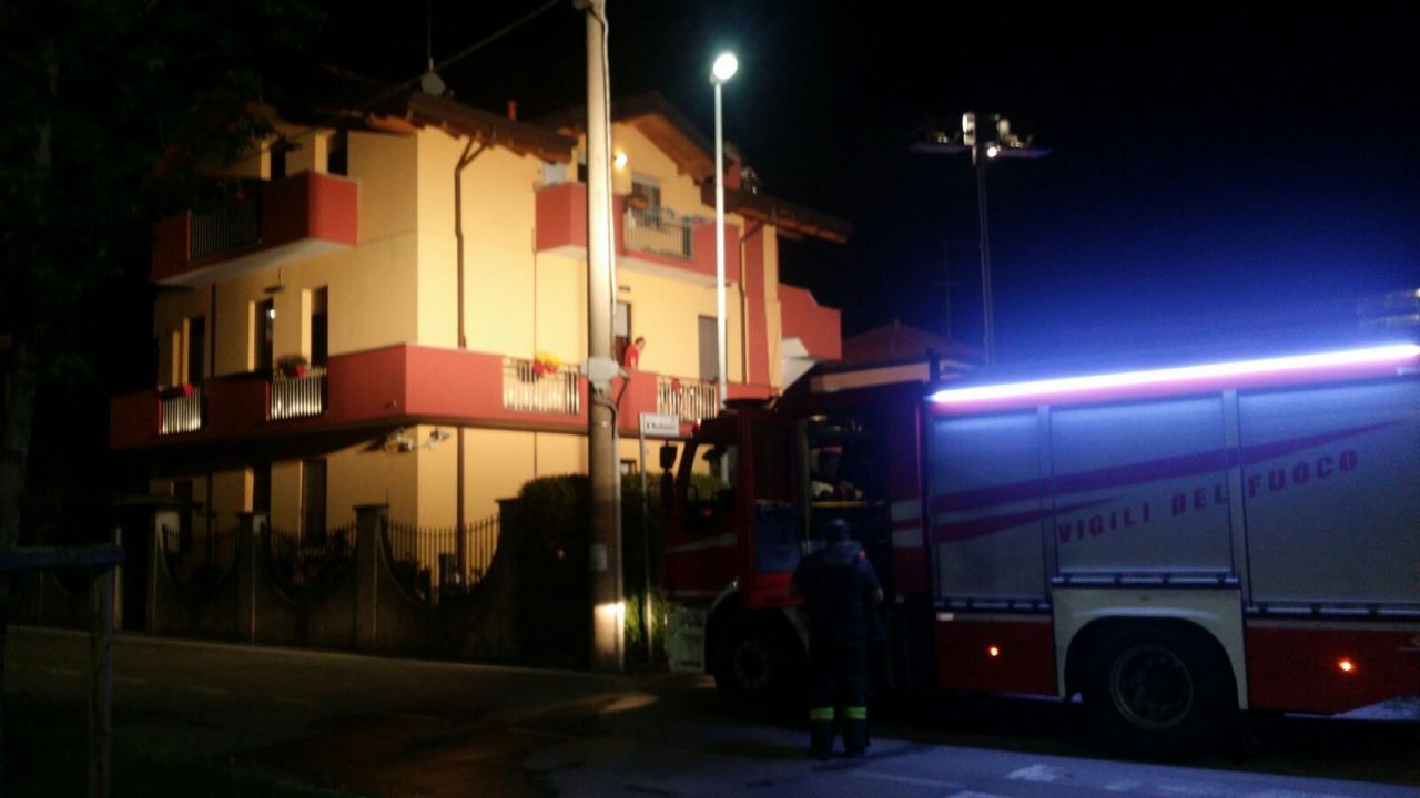 Bollate, villetta a fuoco