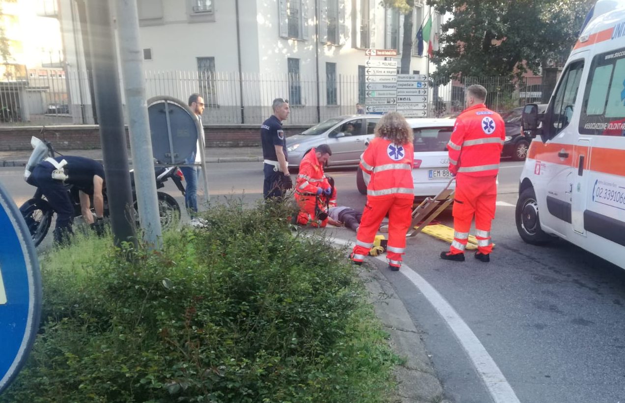 Scontro auto-moto davanti alla Citterio