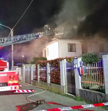 Casa a fuoco a Boffalora