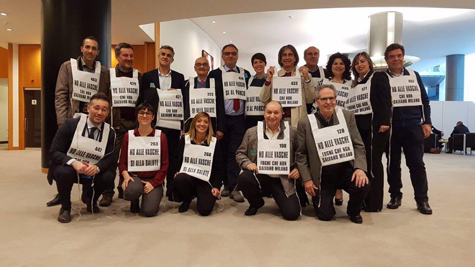 Petizione  vasche, successo… a cinque stelle (con polemica)