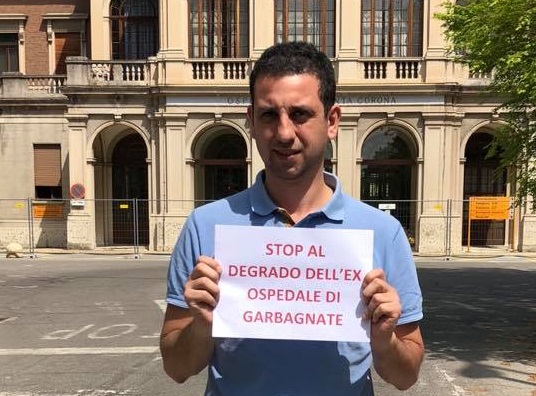 Ex ospedale di Garbagnate: “Stop al degrado”. Sit-in del M5S