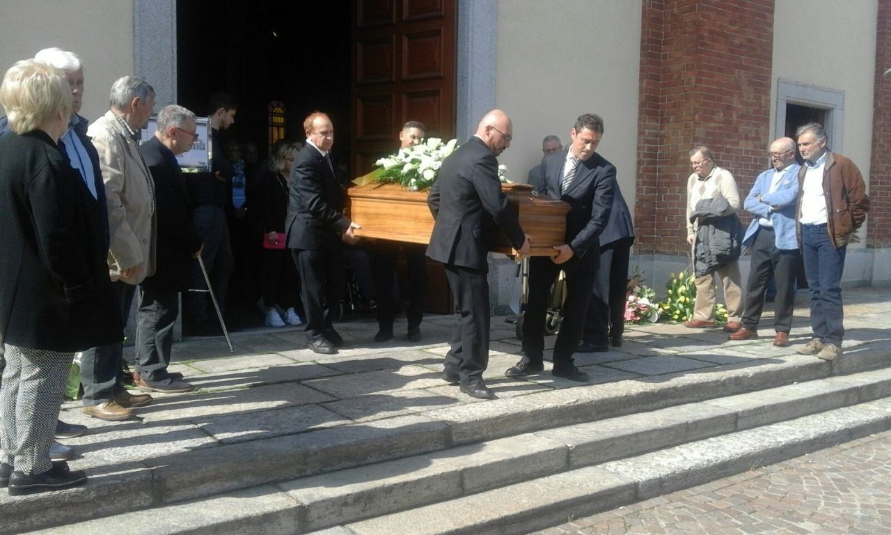 Chiesa gremita per il funerale della mamma di Beppe Saronni