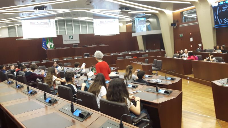 Scuola Media Tosi ospite al Consiglio regionale della Lombardia