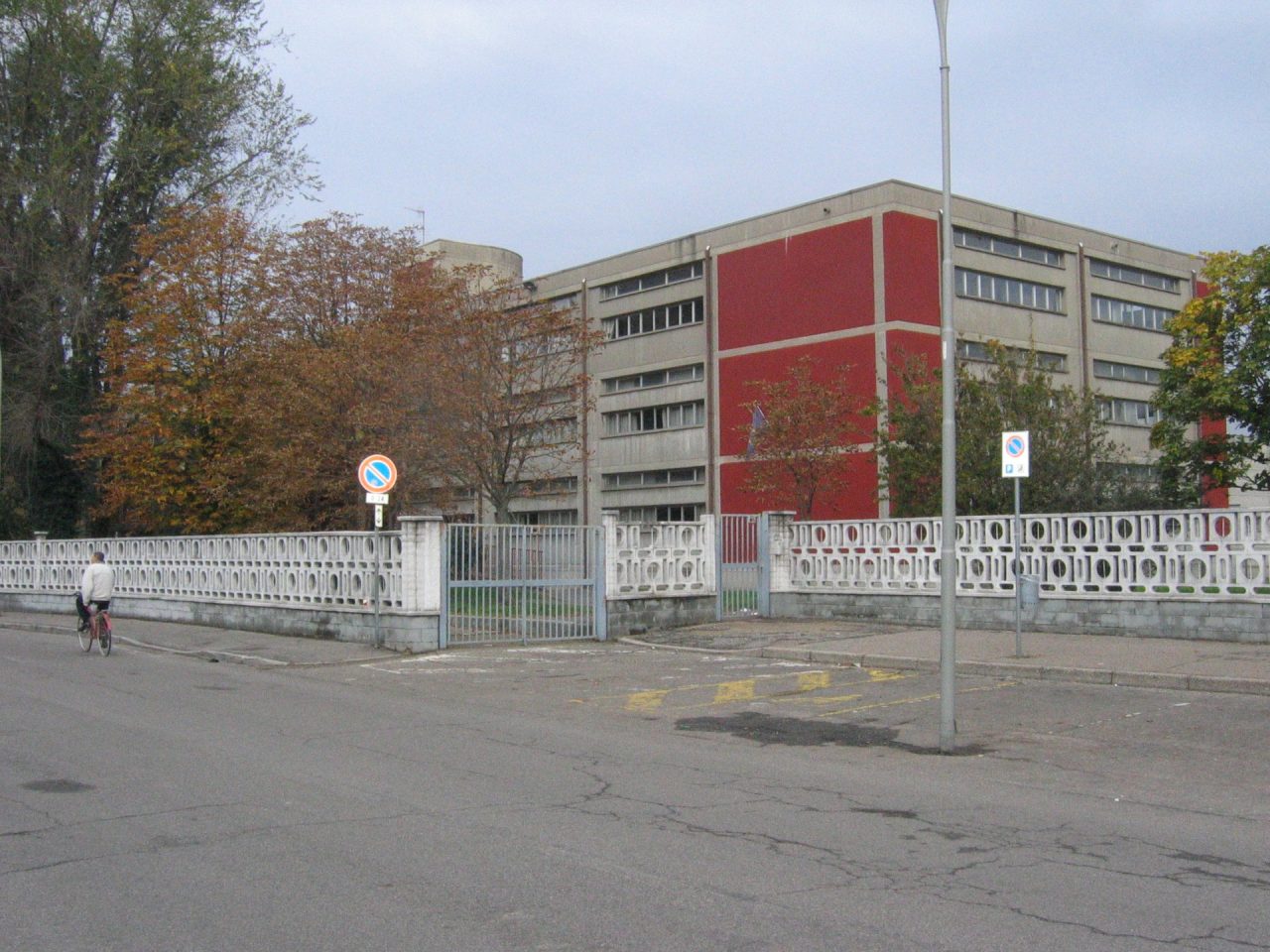 Nuovo atto vandalico alla scuola Tobagi di Barbaiana
