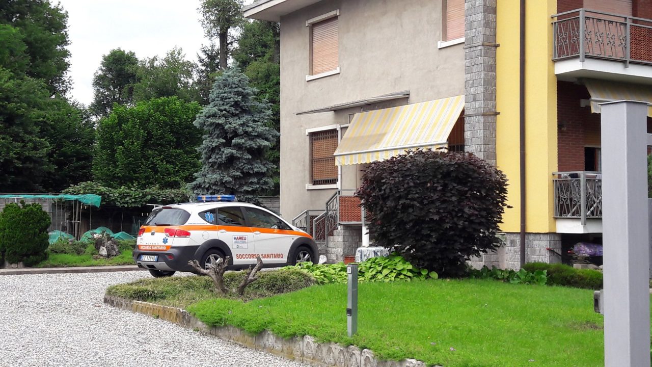 Ferito mentre lavora in casa, grave 83enne