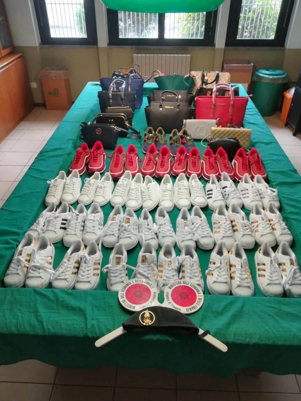 Merce contraffatta sequestrata alla fiera di San Majolo
