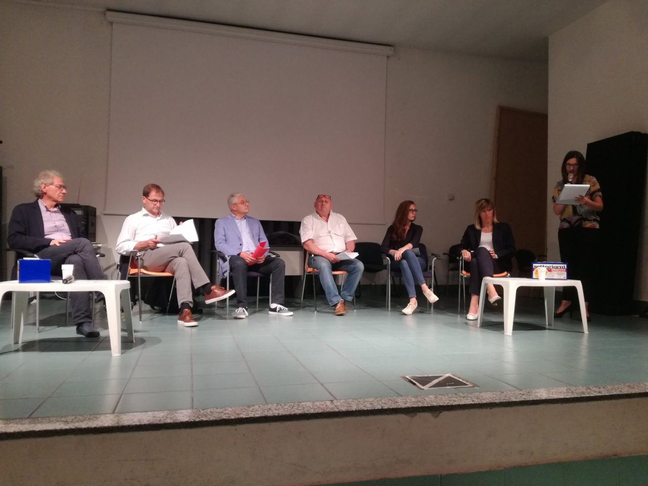 Il candidato 5 Stelle fa un comizio e ci costringe a interrompere il dibattito