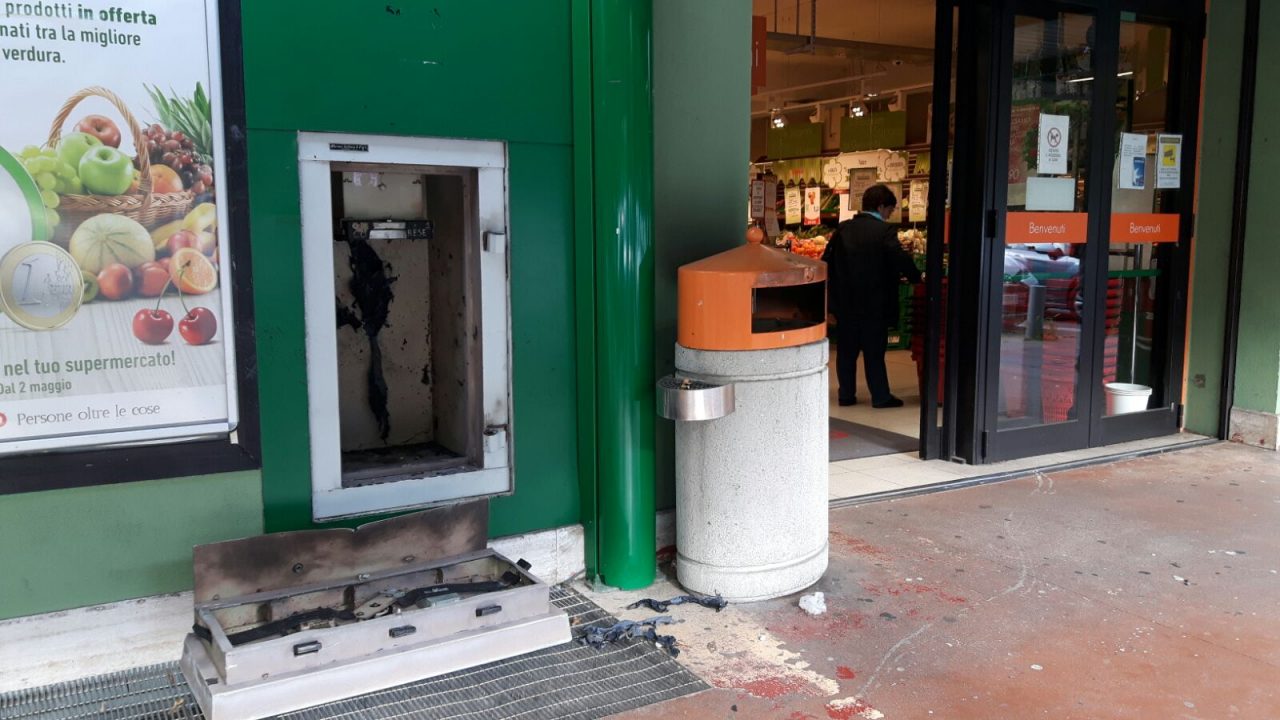 Fanno esplodere la cassa continua ma all’interno è vuota FOTO
