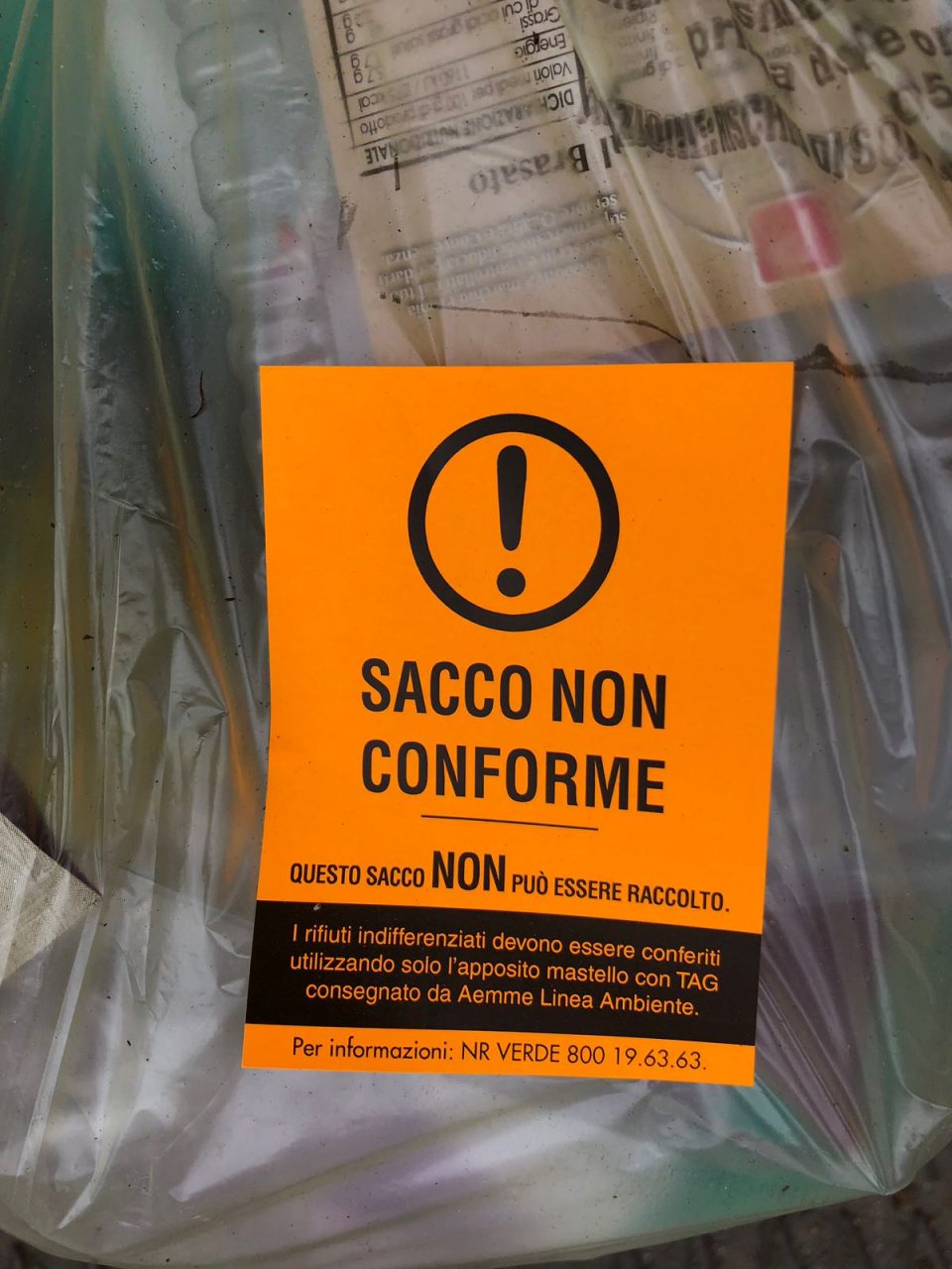 Dairago, rifiuti non raccolti perché non conformi