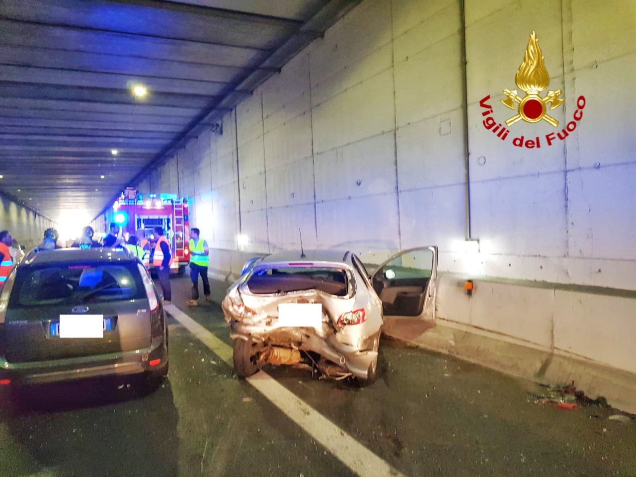 Incidente stradale nel sottopasso: coinvolti diversi mezzi