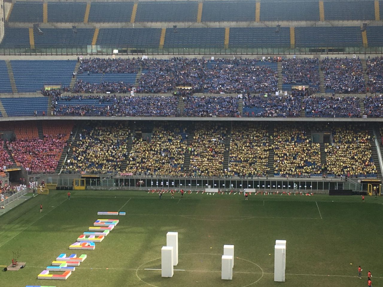 San Siro, cresimandi allo stadio per incontrare l’arcivescovo Delpini FOTO E VIDEO