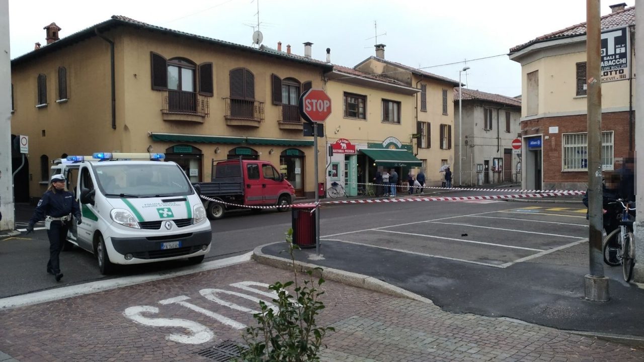 nerviano accoltellato piazza
