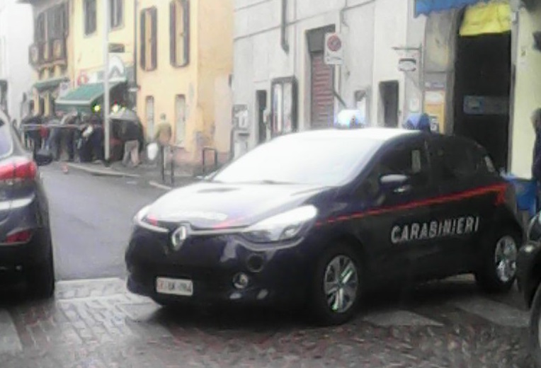 Accoltellato in piazza a Nerviano FOTO e VIDEO