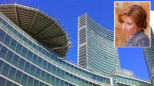 Palazzo della Regione, 41enne di Busto si getta dal settimo piano