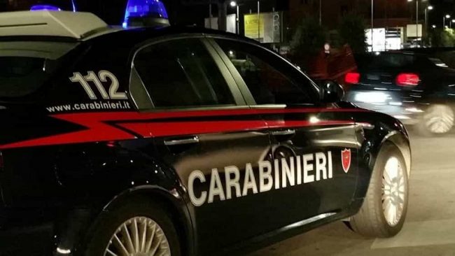 Rubano la cassaforte del supermercato, ma poi la abbandonano nei campi