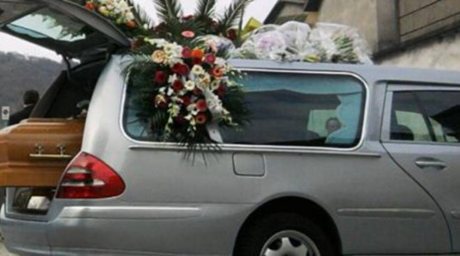 Corteo funebre non autorizzato, arriva la multa