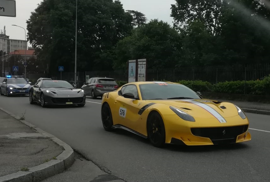 I bolidi della Mille Miglia sfilano a Rho
