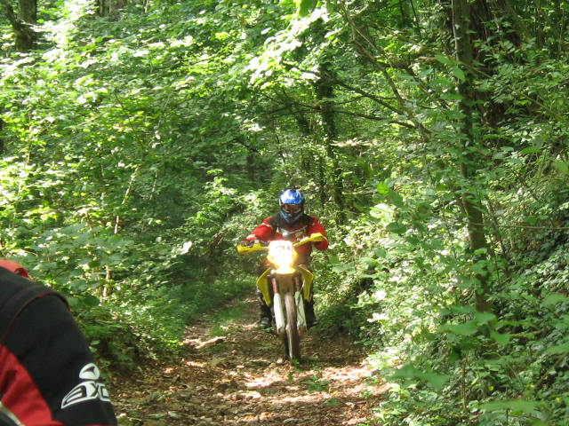 Cipta contro il motocross nel parco del Rugareto