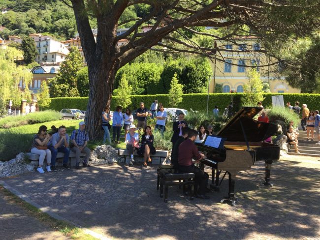 Pianisti sul lungolago? Vai a sentirli questo fine settimana a Como