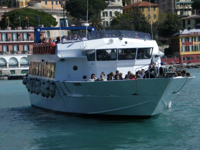 Studente rhodense in gita cade dal traghetto a Messina