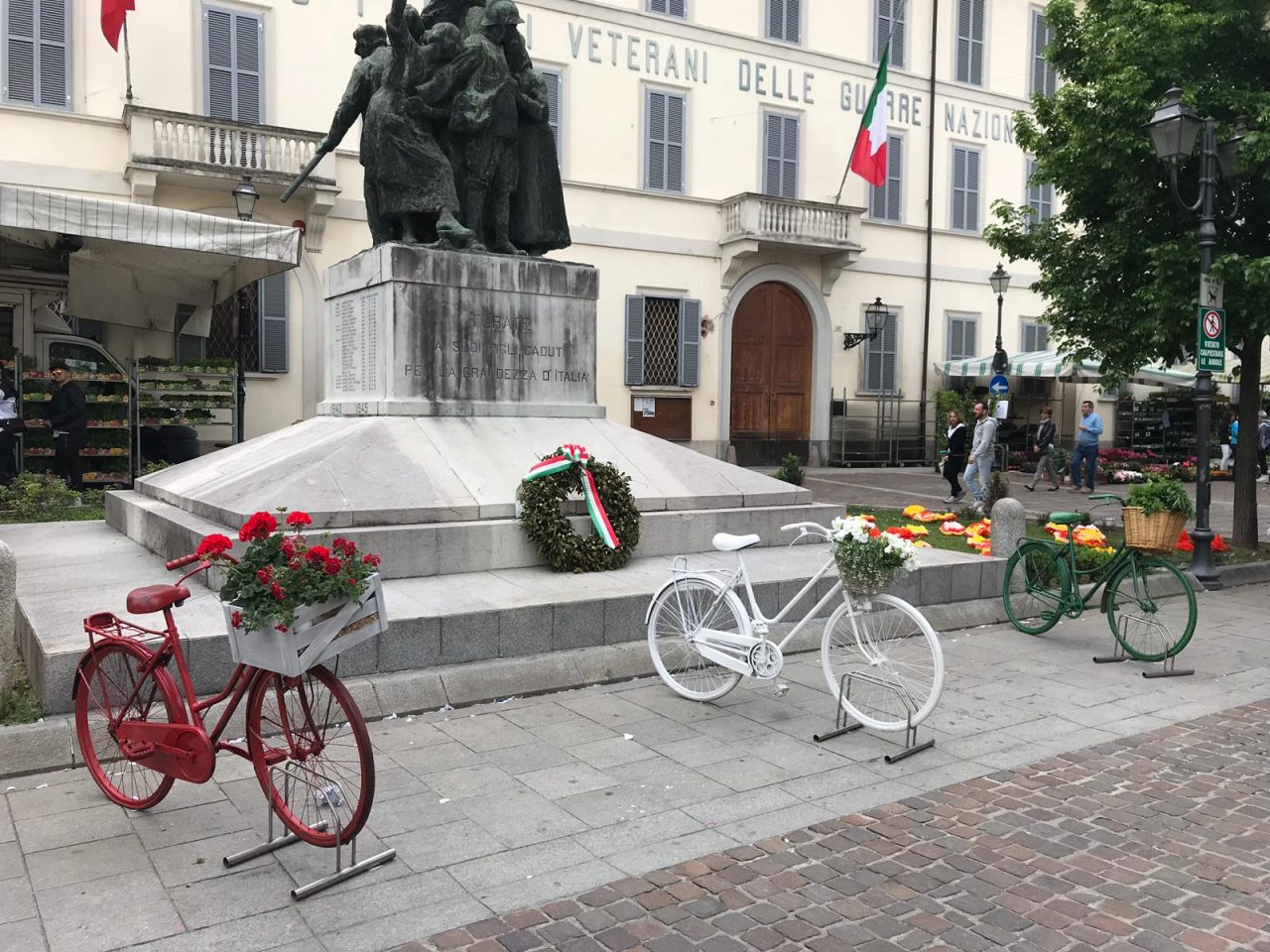 Art bonus a Turate: gli Alpini donano 625 euro per il monumento